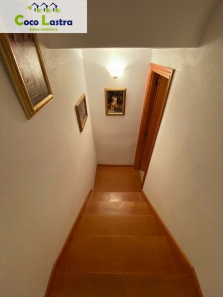 Escalera de bajada parking